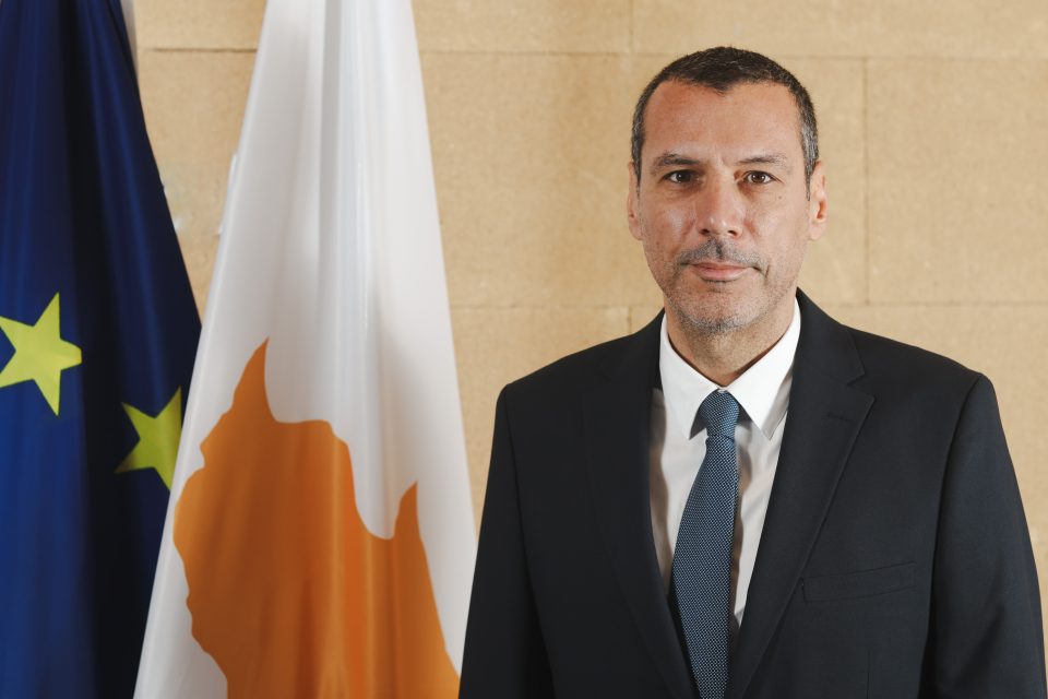«Έφοδος» του Υπ. Υγείας στο Ιατρικό Κέντρο στη Λάρνακα – Βρήκαν μηχανήματα πλασμαφαίρεσης (VIDEO)