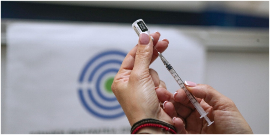 Κορωνοϊός: Γιατί νοσούν και οι εμβολιασμένοι – Τι απαντούν καθηγητές του ΕΚΠΑ