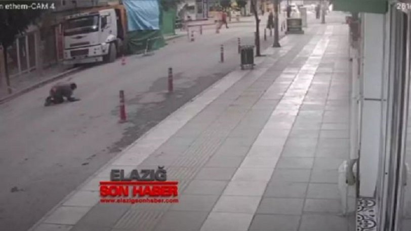 Βίντεο σοκ από τον σεισμό στην Τουρκία: Άνδρας πήδηξε από το παράθυρο πάνω στον πανικό του - ΠΡΟΣΟΧΗ ΣΚΛΗΡΕΣ ΕΙΚΟΝΕΣ