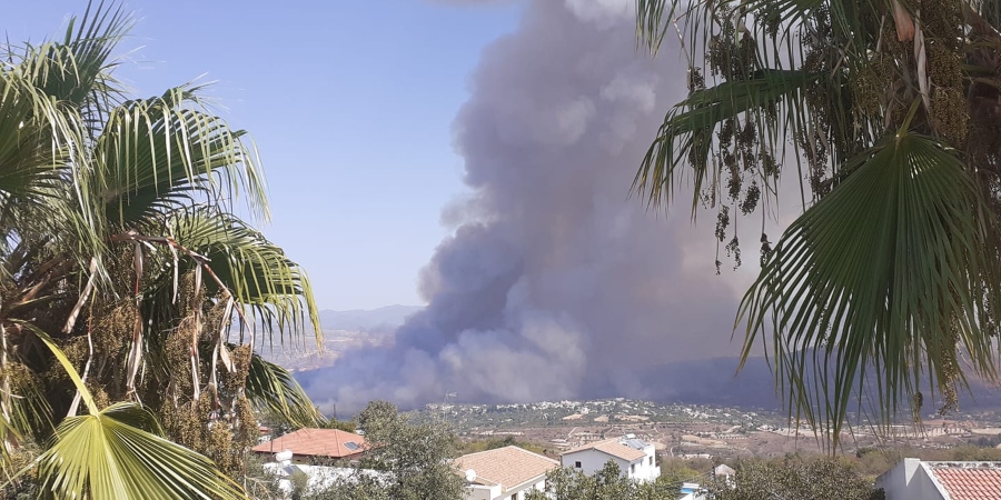 ΠΥΡΚΑΓΙΑ ΠΑΦΟΣ : Κάτοικοι τράβηξαν βίντεο απο την φωτιά που απείλησε περιουσίες τους 