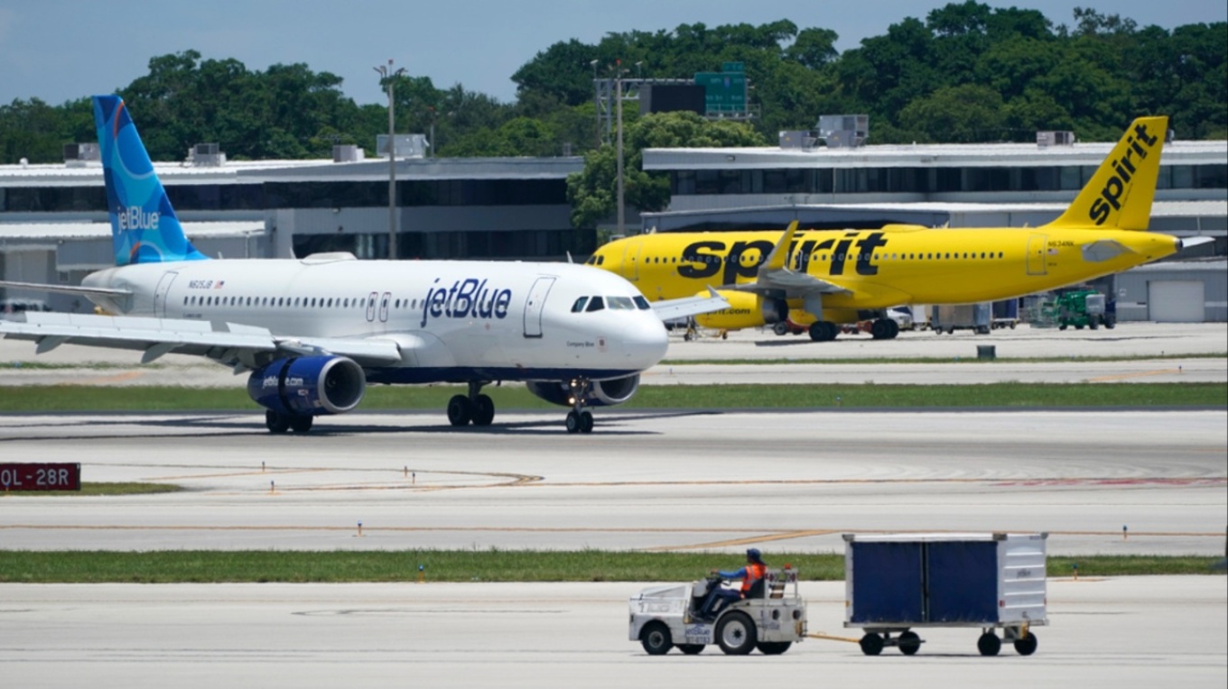 Πανικός σε πτήση: Το αεροσκάφος έχασε απότομα ύψος και έκανε αναγκαστική προσγείωση - Τραυματισμοί επιβατών