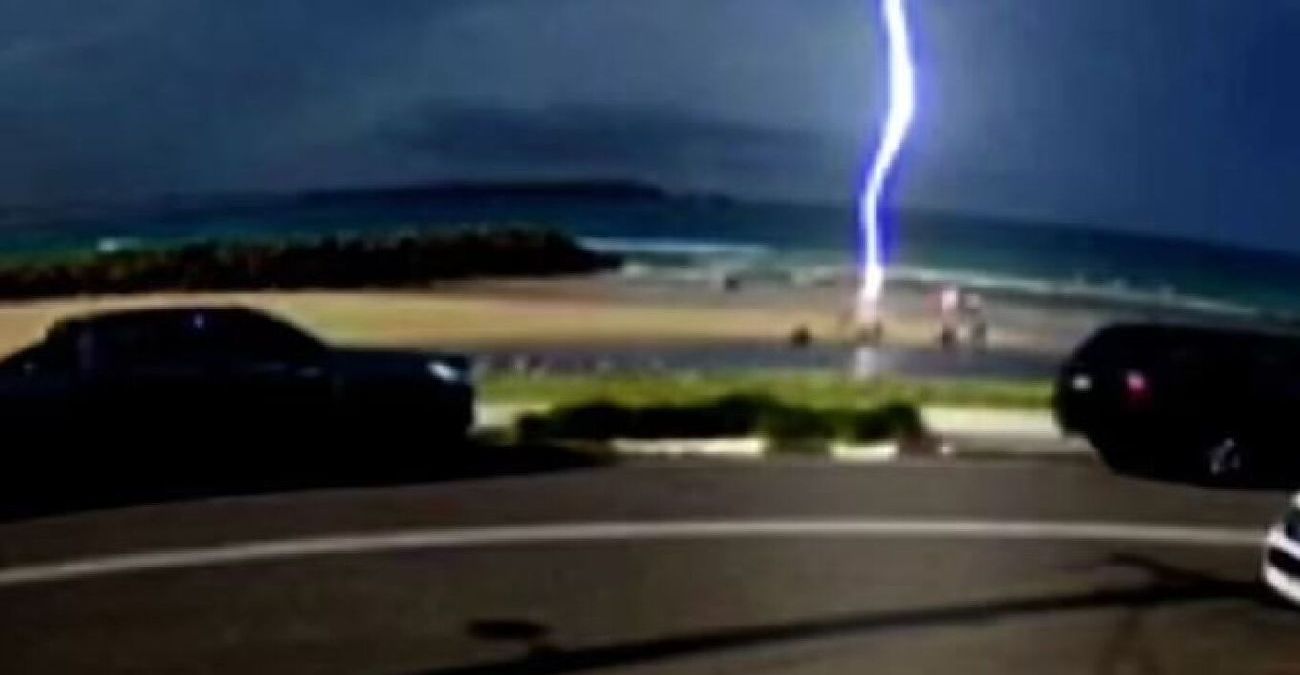 Αυστραλία: Η στιγμή που κεραυνός χτύπησε 8χρονο αγόρι σε παραλία - Δείτε βίντεο