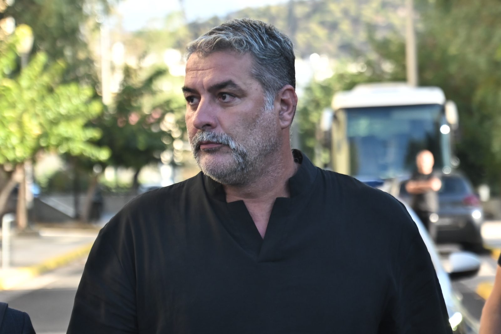 Βασίλης Μπισμπίκης: «Στεναχωριέμαι περισσότερο για τους ανθρώπους τους κοντινούς μου, οι μακρινοί δεν με ενδιαφέρουν»