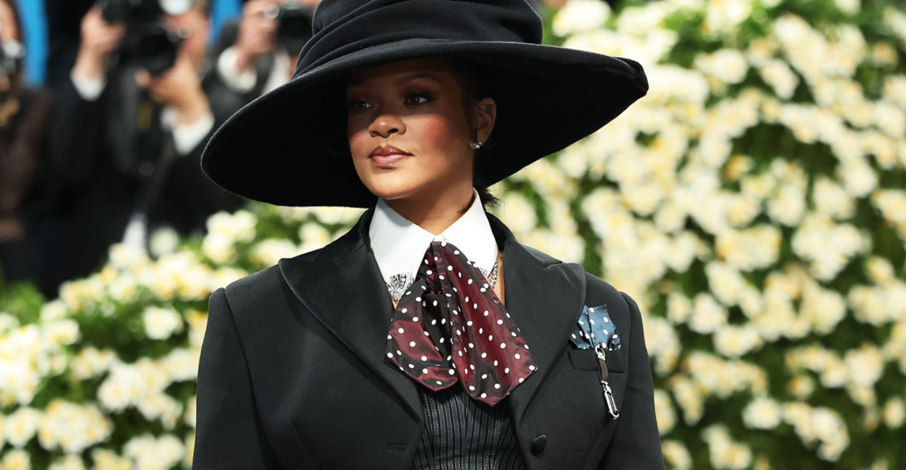 Rihanna: Έγκυος στο τρίτο της παιδί – Η εμφάνιση στο Met Gala με φουσκωμένη κοιλιά