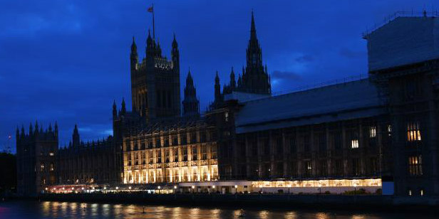 Σε ισχύ η αναστολή λειτουργίας του βρετανικού κοινοβουλίου