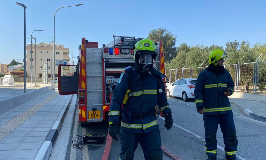 Επιχείρηση διάσωσης: Προσπάθησε να ανέβει στην ταράτσα και έπεσε στο μεσοπάτωμα – Μεταφέρθηκε στο νοσοκομείο