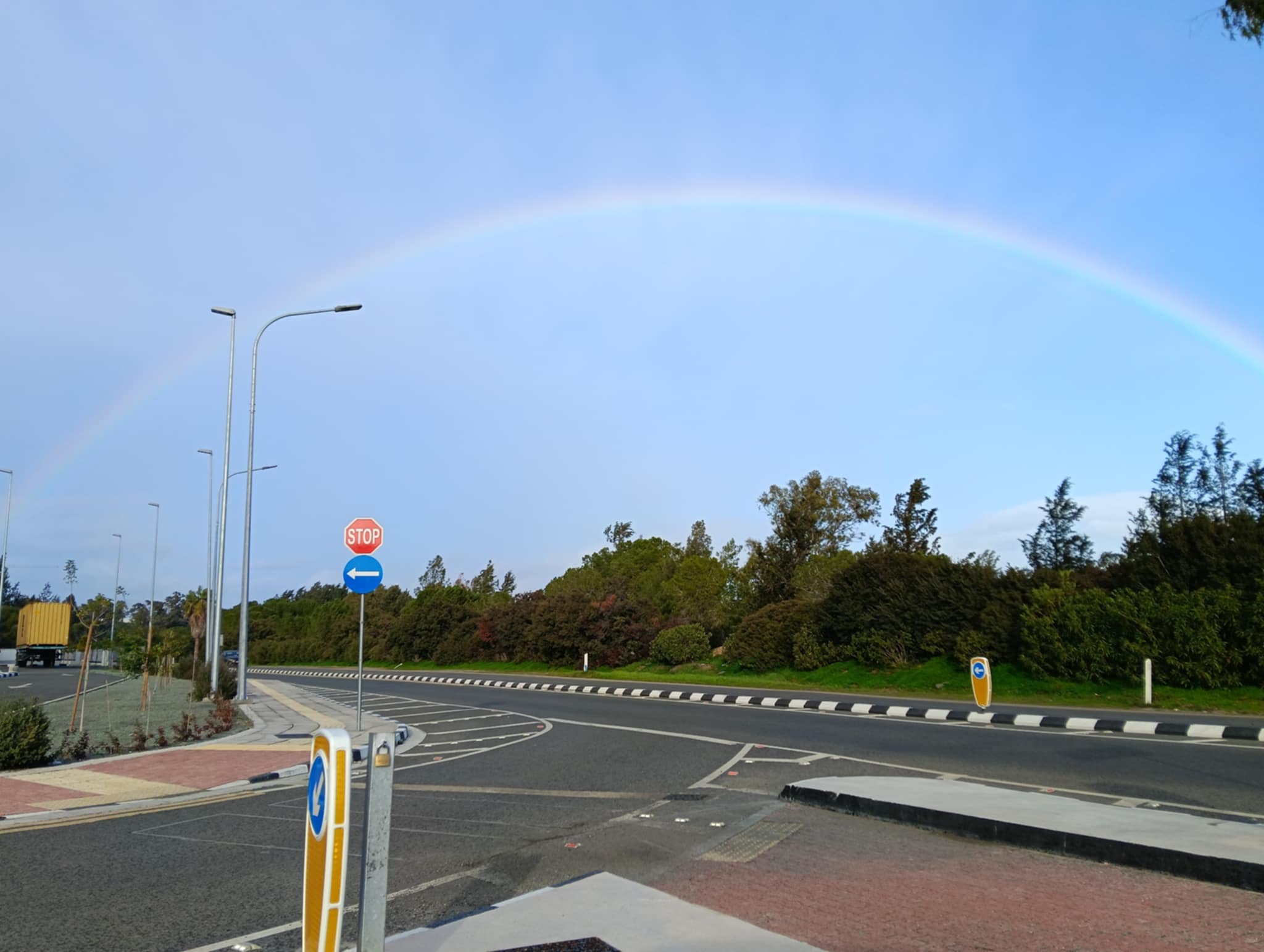 Γέμισε η Κύπρος ουράνια τόξα – Μαγικές εικόνες πάνω από τη Λευκωσία αλλά και τη θάλασσα