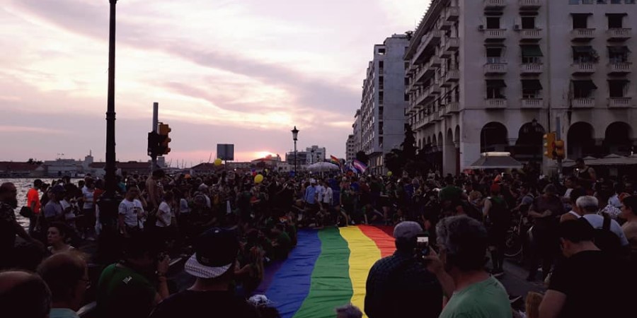 Θλιβερή καταγγελία: Ομοφοβικό επεισόδιο με Κύπριους μαθητές γυμνασίου και εκπαιδευτικούς στη Θεσσαλονίκη – Έβριζαν τρανς κοπέλα και γκέι άντρα