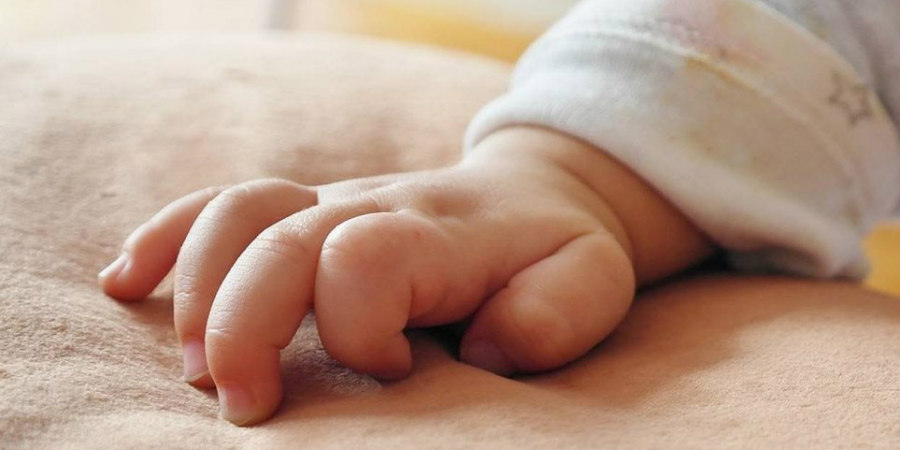 Μπαμπάς για δεύτερη φορά γνωστός Έλληνας ηθοποιός - Η πρώτη φωτογραφία με το νεογέννητο