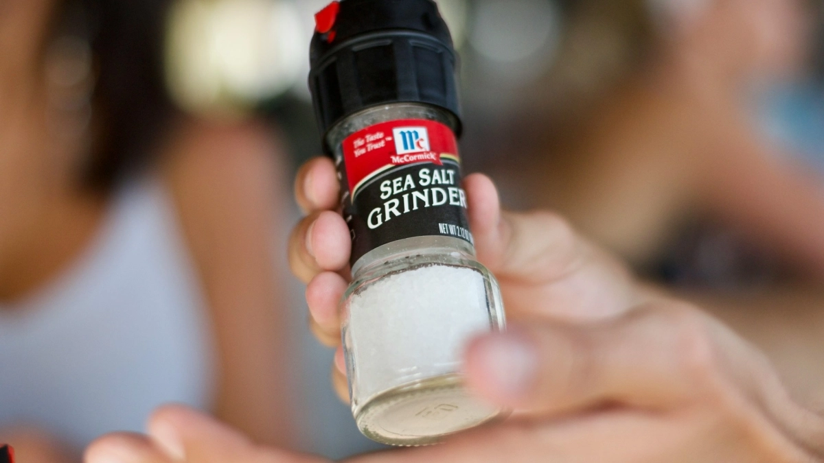Πώς να μειώσεις το αλάτι χωρίς να θυσιάσεις τη γεύση