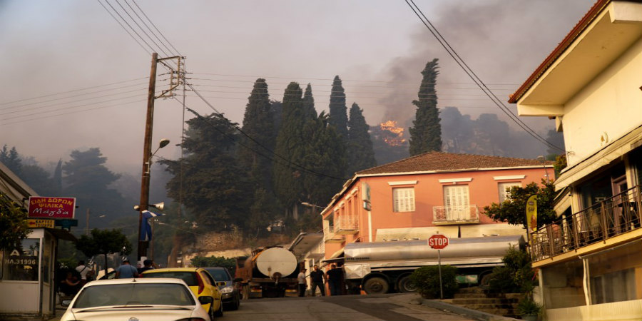 Η Ελλάδα σε πύρινο κλοιό: Δύσκολες ώρες για Εύβοια, Μεσσηνία και Ηλεία - Καίγονται σπίτια, συνεχείς εκκενώσεις οικισμών  - ΦΩΤΟΓΡΑΦΙΕΣ 