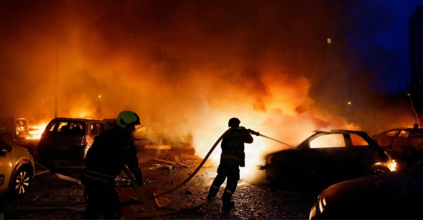 Τουλάχιστον τρεις νεκροί σε νέα ρωσική επίθεση με βαλλιστικούς πυραύλους στο Κίεβο