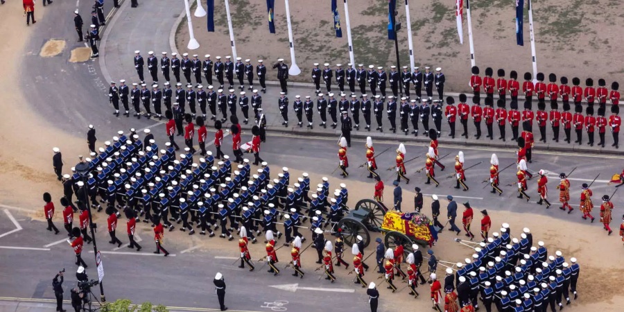 Κηδεία Βασίλισσας Ελισάβετ: Ρεκόρ τηλεθέασης όλων των εποχών – Την είδαν πάνω από 4 δισ άνθρωποι