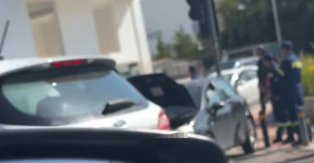 Σοβαρό τροχαίο στην Αγλαντζιά: Κυκλοφοριακό χάος στη λεωφόρο Λάρνακος - Βίντεο από το σημείο