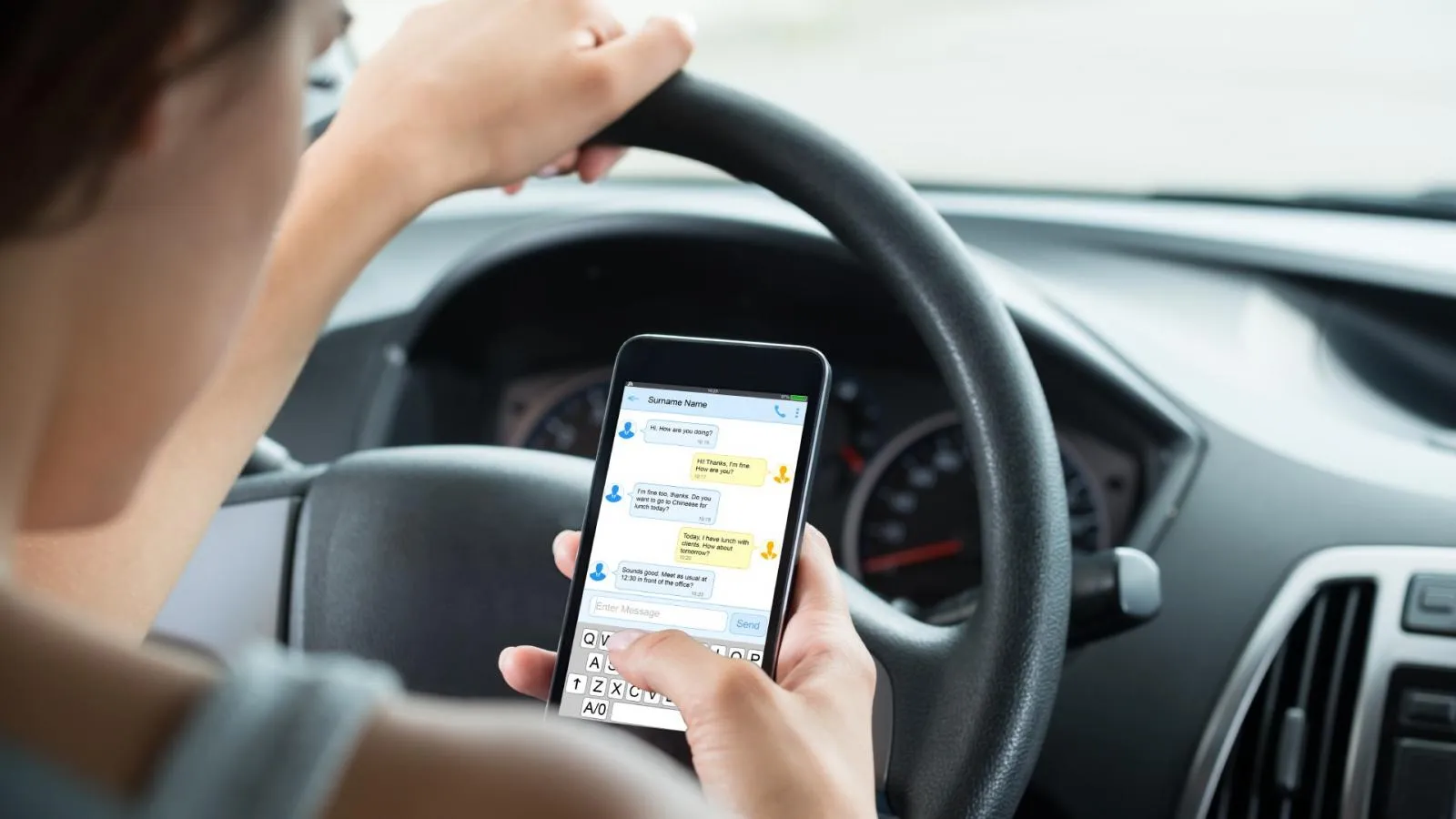 Μάστιγα τα θανατηφόρα δυστυχήματα λόγω χρήσης κινητού - Εξετάζονται μέτρα 