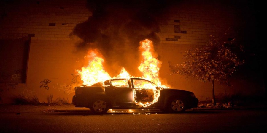 ΛΕΥΚΩΣΙΑ: Φωτιά σε όχημα τα ξημερώματα - Αστυνομία και Πυροσβεστική στο σημείο 