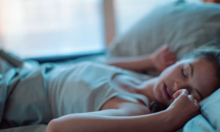 Τα ροφήματα που θα σας βοηθήσουν να κοιμηθείτε πιο εύκολα