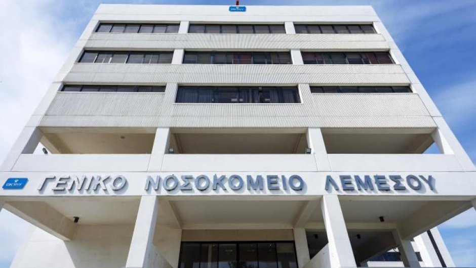 «Εγώ θα το πάρω μέχρι τέλους» – Συγκλονίζει η μητέρα του 4χρονου Μάριου έξω από το Νοσοκομείο Λεμεσού