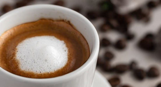 Eurovision 2025: Τι είναι ο «Espresso Macchiato» που σέρβιρε ο Tommy Cash