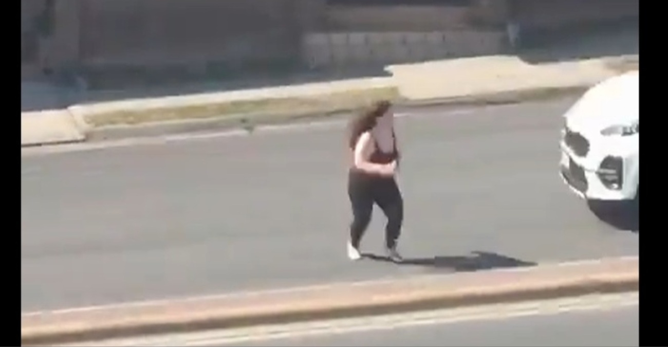 ΒΙΝΤΕΟ: Σοκαριστικό τροχαίο στο Μεξικό – Γυναίκα βγαίνει ξαφνικά στον δρόμο και αυτοκίνητο την εκτοξεύει μέτρα μακριά