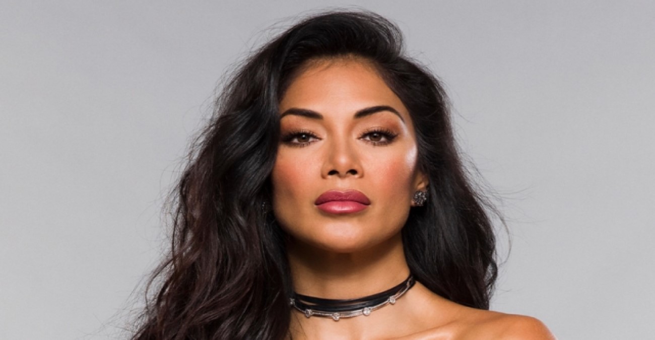 Η Νικόλ Σέρζινγκερ ποζάρει με σέξι διάθεση στην παραλία - Δείτε φωτογραφίες