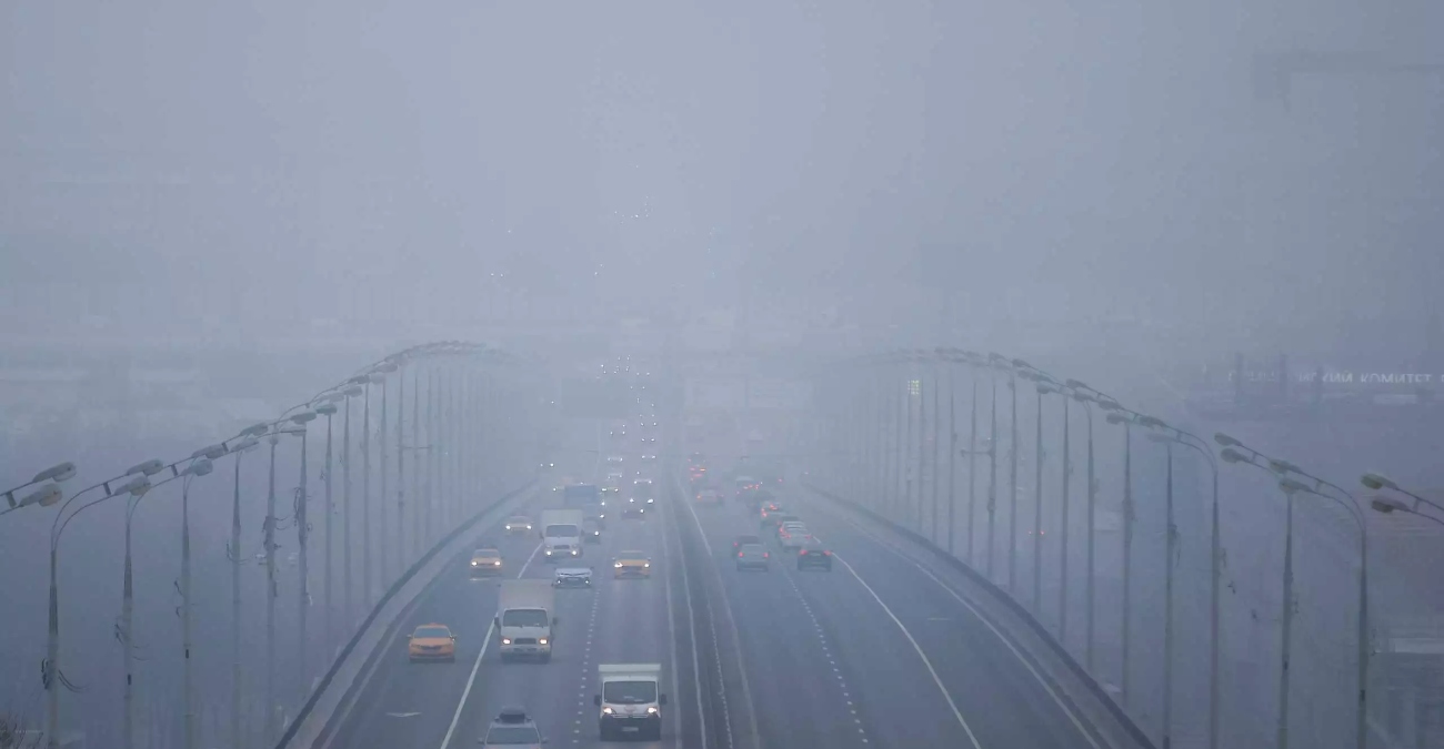 Φονική ομίχλη στην Ολλανδία: Καραμπόλα με δυο νεκρούς – Προβλήματα στο αεροδρόμιο του Αϊντχόβεν