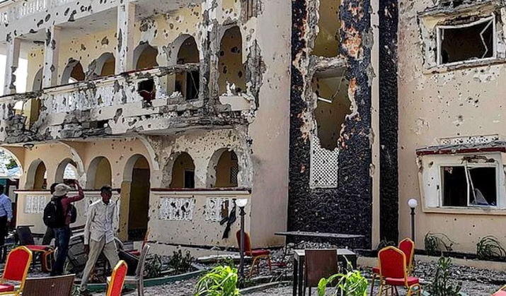 Μακελειό στη Σομαλία – Δεκάδες νεκροί από επίθεση σε ξενοδοχείο 