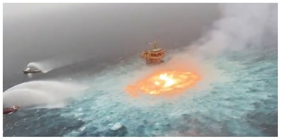 «Πύρινο μάτι»: Φωτιά στην επιφάνεια της θάλασσας από διαρροή αερίου σε υποβρύχιο αγωγό - ΒΙΝΤΕΟ