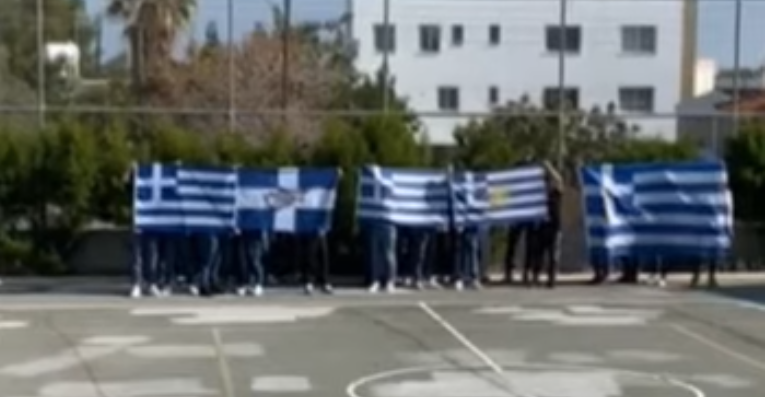 Με ελληνικές σημαίες και συνθήματα καταδίκασαν το ψευδοκράτος στο λύκειο Παραλιμνίου – Δείτε βίντεο