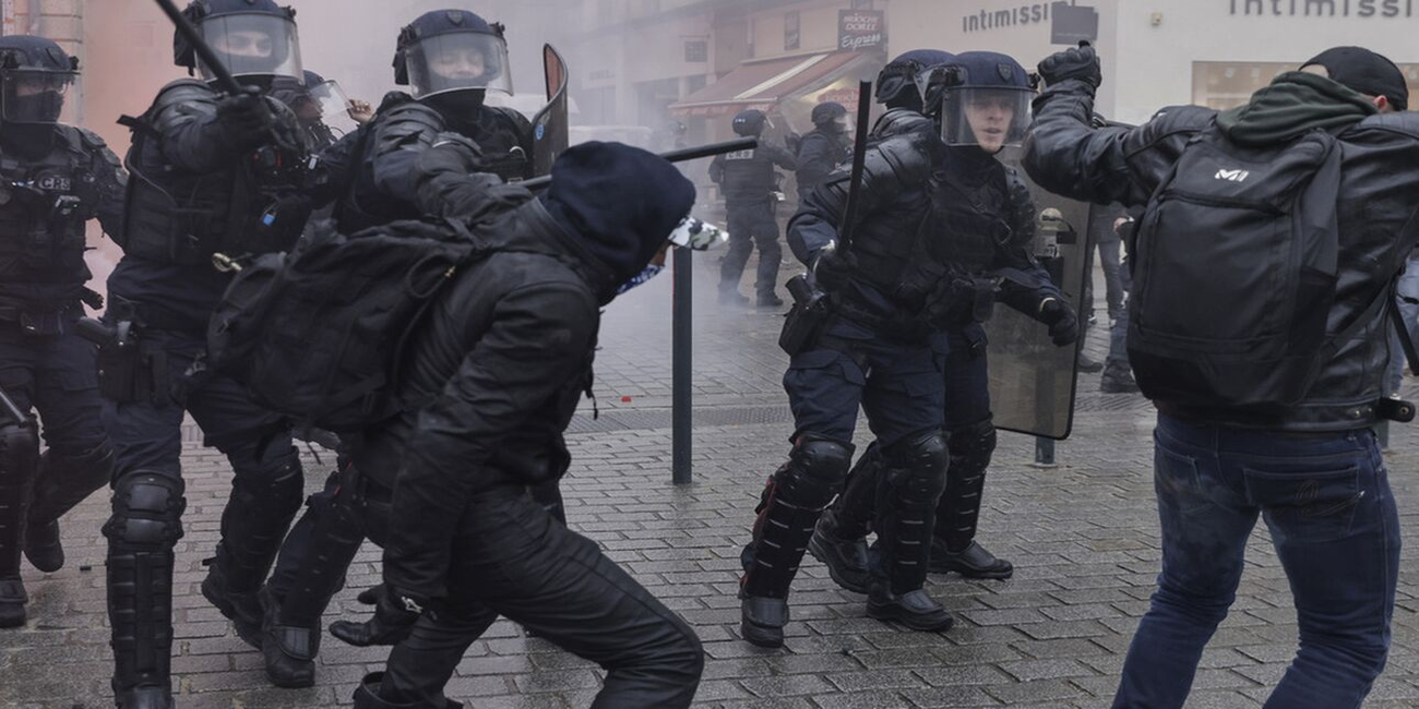 Οργισμένοι οι Γάλλοι: Υπεύθυνος για τις βίαιες συγκρούσεις ο Μακρόν σύμφωνα με δημοσκόπηση 