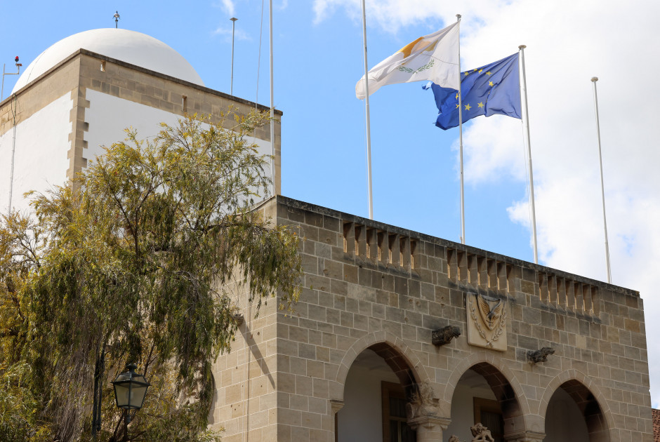 Στο 78% οι εισηγήσεις που υιοθετήθηκαν – Η Κυβέρνηση απαντά για το Γνωμοδοτικό