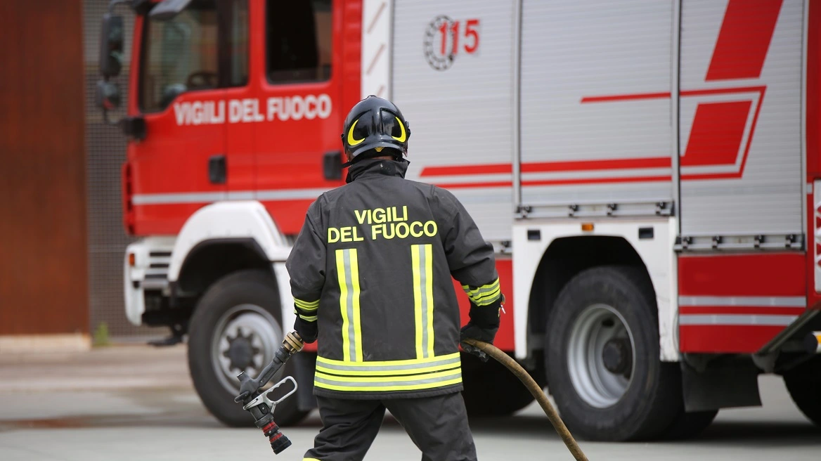 Τραγωδία στην Ιταλία - Δύο πυροσβέστες έχασαν τη ζωή τους κατά τη διάρκεια κατάσβεσης φωτιάς
