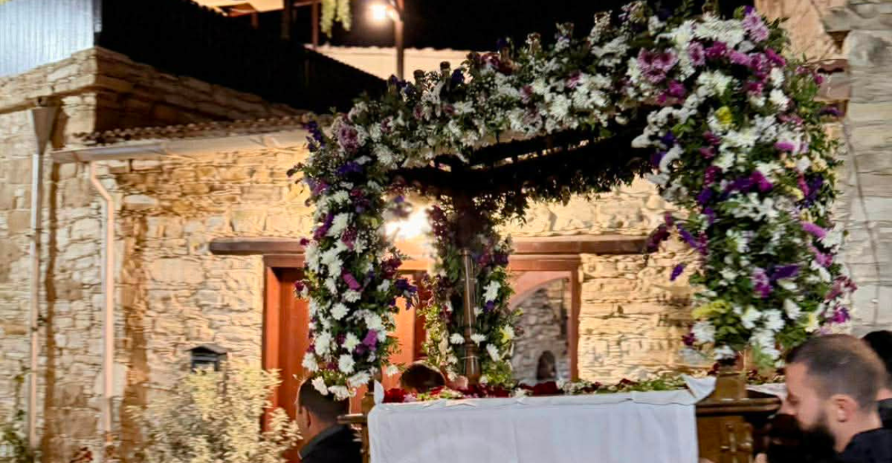 Από το Τσέρι μέχρι τη Σκαρίνου: Η περιφορά επιταφίων και η συγκίνηση των πιστών - Φωτογραφίες