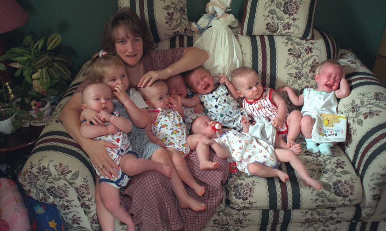 Γέννησε... επτάδυμα πριν από 28 χρόνια - Πώς είναι σήμερα η οικογένειά της 