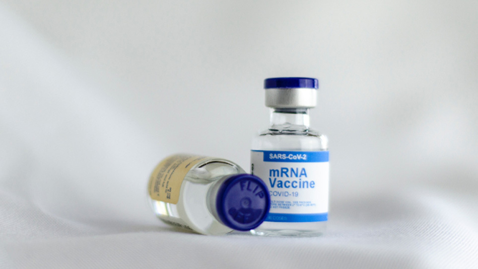 Μεγάλη διάρκεια προστασίας παρέχουν τα mRNA εμβόλια ακόμα και στα «στελέχη ανησυχίας»