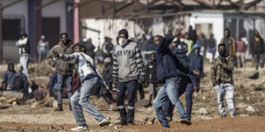 Νότια Αφρική: Στους 72 οι νεκροί από τα βίαια επεισόδια μετά τη σύλληψη του πρώην προέδρου Ζούμα