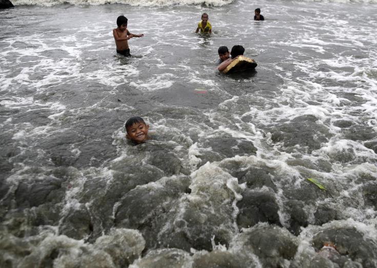 Φιλιππίνες: Τουλάχιστον 5 νεκροί, μεταξύ αυτών 4 παιδιά, και αγνοούμενοι από το πέρασμα του τυφώνα Γιούτου 