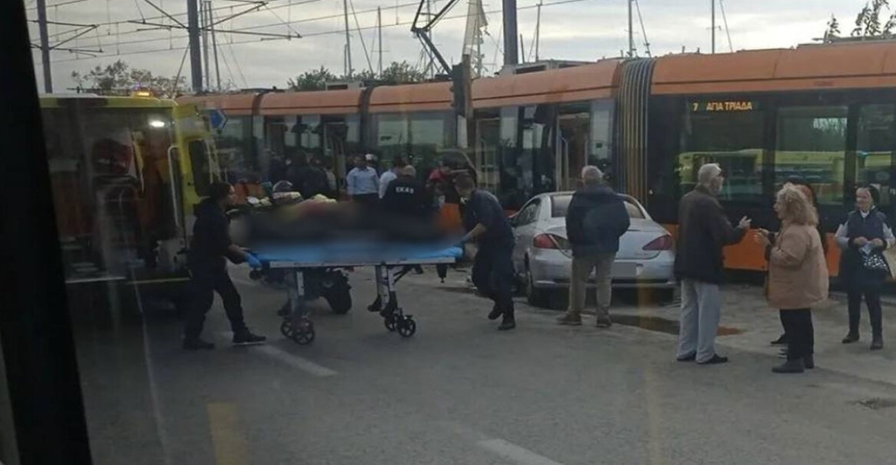 Παλαιό Φάληρο: Μία γυναίκα νεκρή μετά τη σύγκρουση τραμ με αυτοκίνητο
