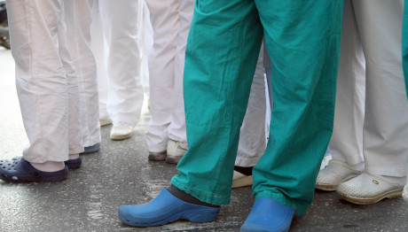 ΕΛΛΑΔΑ: Συνοδοί ασθενούς ξυλοκόπησαν νοσηλευτή στα επείγοντα