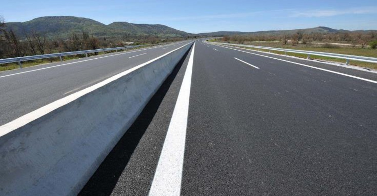 Απίστευτο κι όμως κυπριακό: «Καβάλησαν» ομαδικά το σκούτερ - Οι φωτογραφίες που έγιναν viral