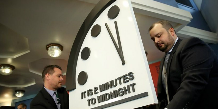 Έρχεται το... τέλος: Το Ρολόι της Αποκάλυψης έδειξε δύο λεπτά πριν τα μεσάνυχτα