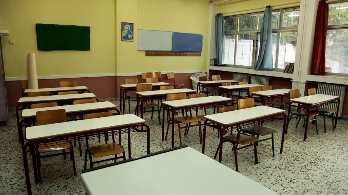 Ελλάδα: Νεαροί έκρυβαν κάνναβη σε φοίνικες στο προαύλιο σχολείου