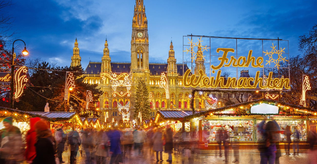 Χριστουγεννιάτικες αποδράσεις: Οι τρεις ευρωπαϊκές πόλεις που συγκεντρώνουν τα βλέματα με τη διακόσμηση και τις εκδηλώσεις