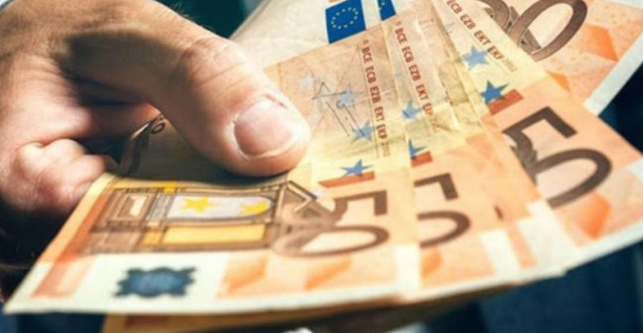 Νέα οικονομική ανάσα: Άνοιξαν οι αιτήσεις για δύο επιδόματα - Δείτε αν είστε δικαιούχοι και πότε μπαίνουν τα χρήματα