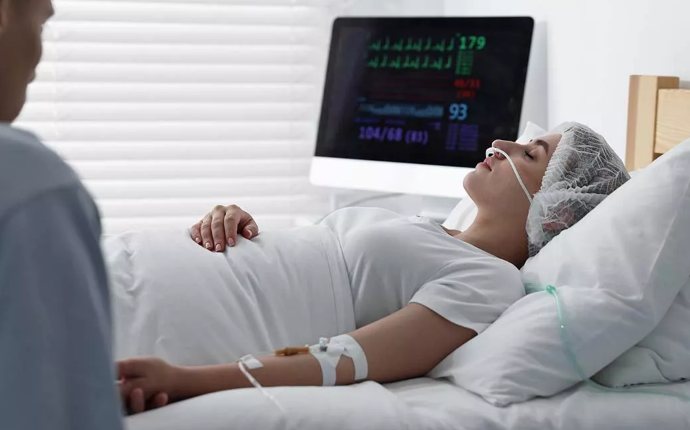 Τι συμβαίνει όταν πεθαίνουμε; Γιατρός εξηγεί τα σημάδια που μαρτυρούν ότι ο θάνατος πλησιάζει