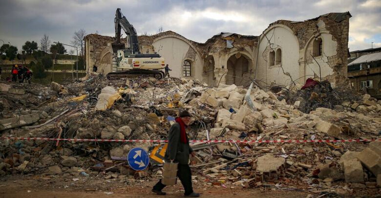 Συνεχίζουν να εντοπίζονται ζωντανοί στα χαλάσματα του φονικού σεισμού στην Τουρκία