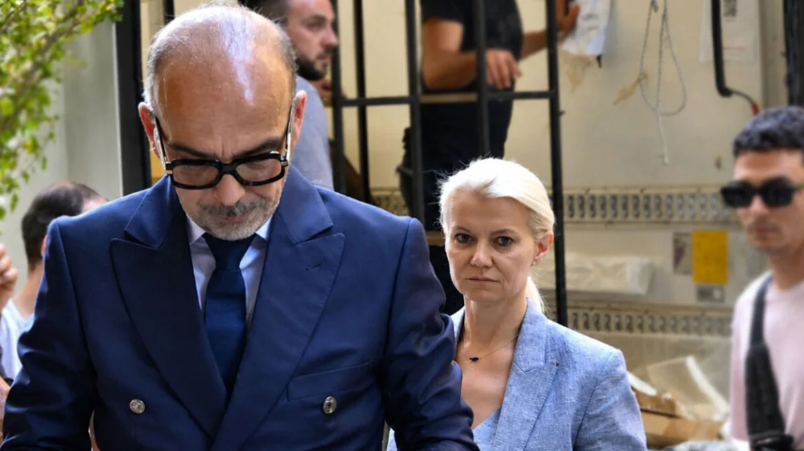 Οι διασώστες του ΕΚΑΒ «καίνε» τους γιατρούς για τον θάνατο του Μαζωνάκη - «Δεν μας έδωσαν πληροφορίες, μόνο ότι ήρθε για μια θεραπεία»
