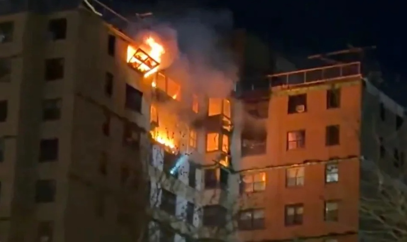 ΒΙΝΤΕΟ - Νέα Υόρκη: Μεγάλη φωτιά σε πολυκατοικία – Αναφορές πως προηγήθηκε έκρηξη από διαρροή αερίου