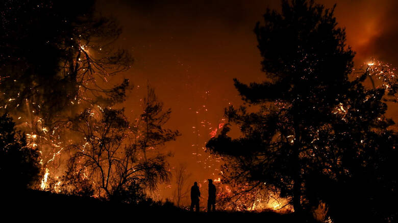 ΠΥΡΚΑΓΙΑ ΕΥΒΟΙΑ: Περιορίστηκε η φωτιά με ολονύκτια «μάχη» - Κίνδυνος αναζωπυρώσεων 