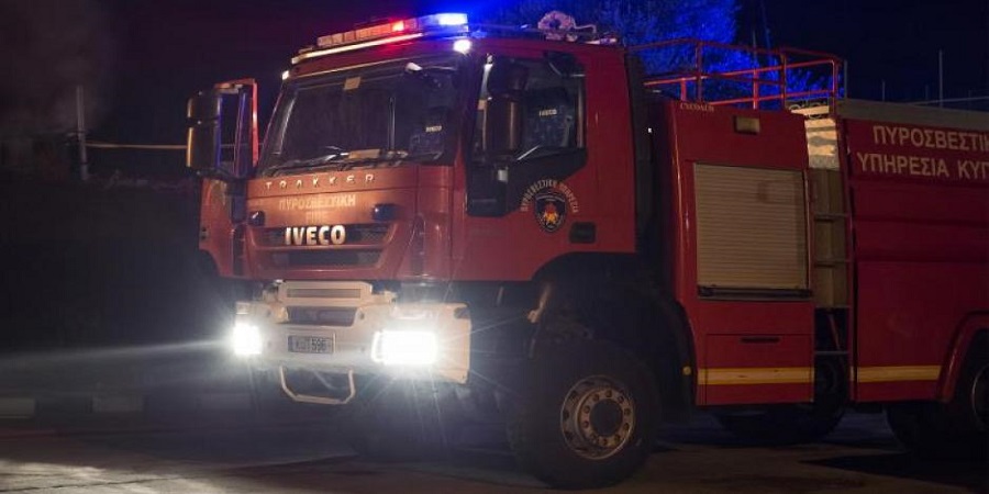 Στις φλόγες δυο οχήματα στη Λεμεσό - Έσπευσε Αστυνομία και Πυροσβεστική 